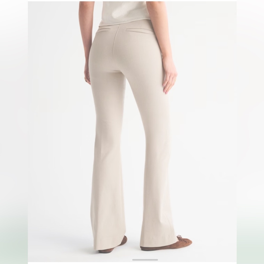 A&F Forme Slim Bootcut Curve Love Pant in Ash - New with Tags